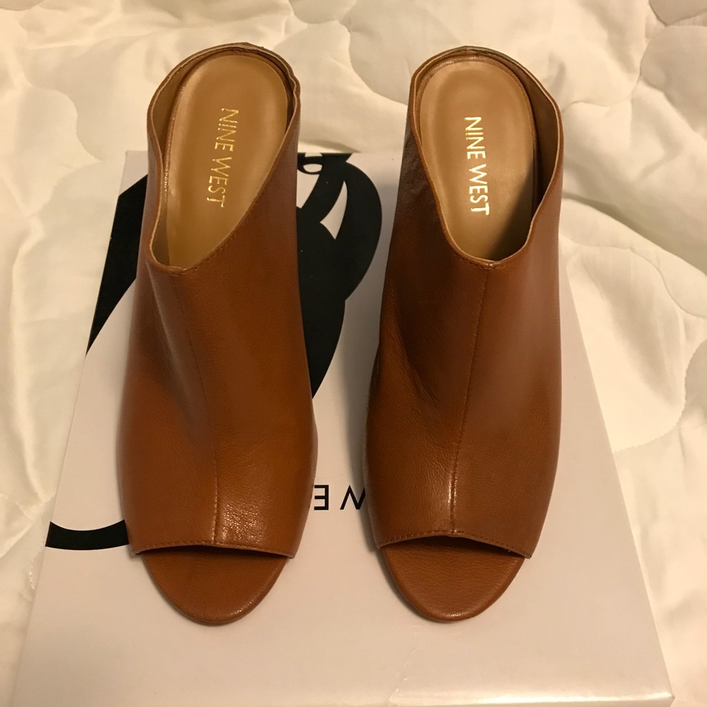 Nine West Natural Leather Slides size 7. Worn 1x.